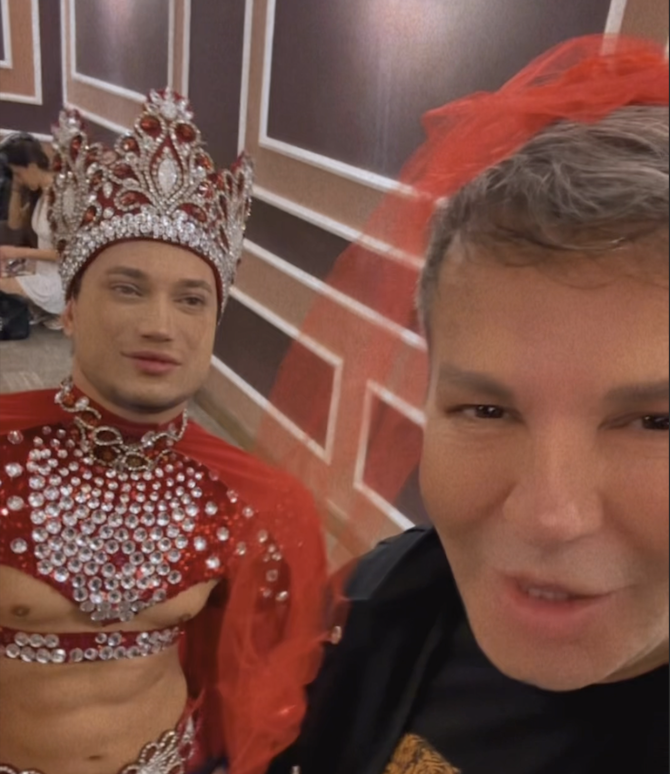 Zenne Emre Aşık: Sahne Sanatlarında Yeni Bir Yıldız