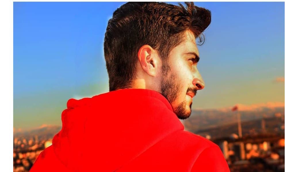 Özgür SÖNMEZ Kimdir?