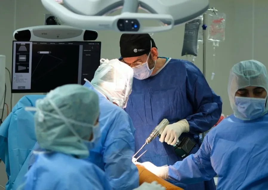 Robotik Diz Protezi Ameliyatında Türkiye’nin Öne Çıkan Doktorları