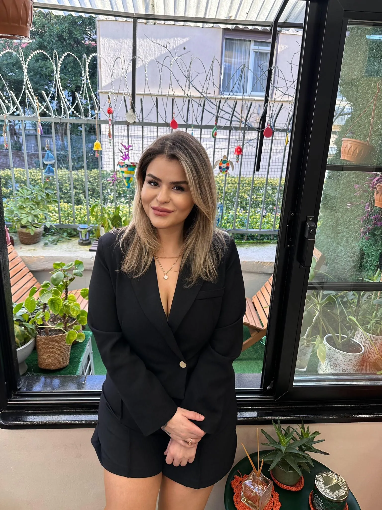 İrem Yanar, Güzellik Deneyimini Yeni Ürünüyle Taçlandırıyor